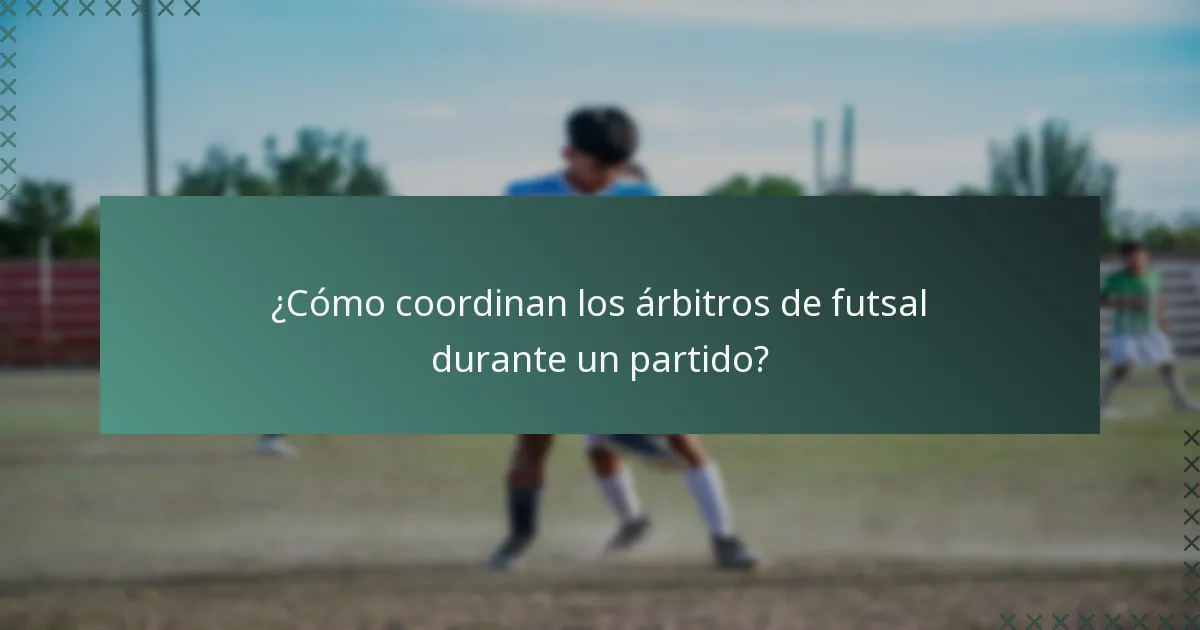 ¿Cómo coordinan los árbitros de futsal durante un partido?